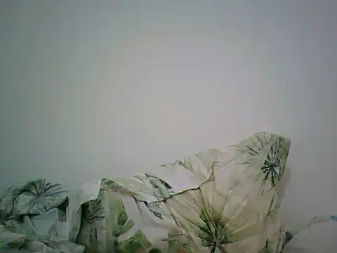 maliamiller online show from April 12, 7:06 pm