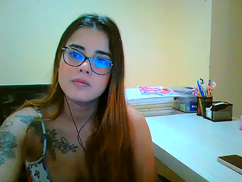 Snapshot of maliamiller chatting on February 7, 2:25 pm maliamiller online show from February 7, 2:25 pm