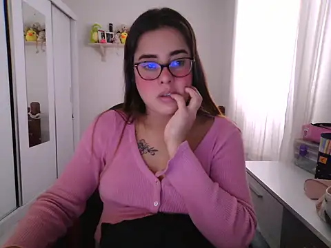 maliamiller online show from July 3, 7:53 pm