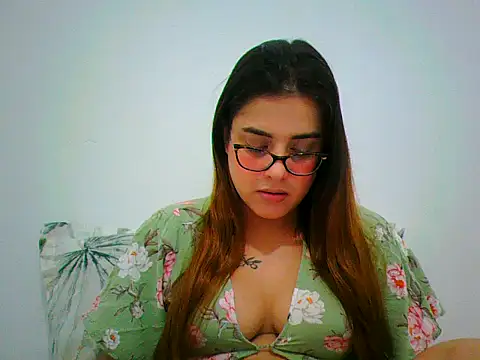 maliamiller online show from April 18, 9:11 am