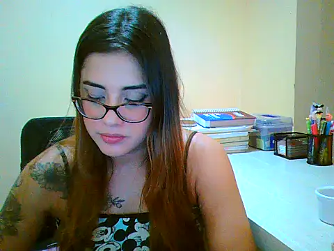 Snapshot of maliamiller chatting on February 20, 10:06 am maliamiller online show from February 20, 10:06 am