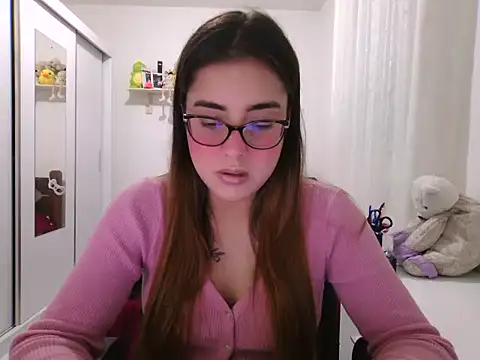 maliamiller online show from June 22, 9:01 pm
