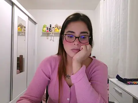 maliamiller online show from May 24, 8:53 pm