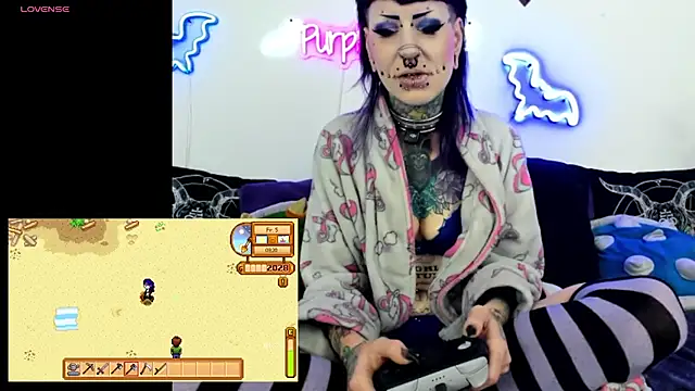 Snapshot of Purple_Coffin666 chatting on May 7, 10:40 am Purple Coffin666 online show from May 7, 10:40 am