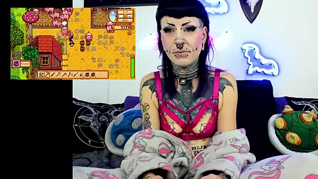 Snapshot of Purple_Coffin666 chatting on May 16, 11:31 am Purple Coffin666 online show from May 16, 11:31 am