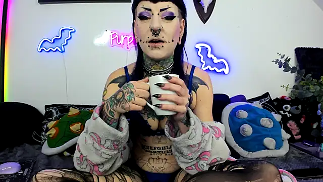 Snapshot of Purple_Coffin666 chatting on April 29, 9:02 am Purple Coffin666 online show from April 29, 9:02 am