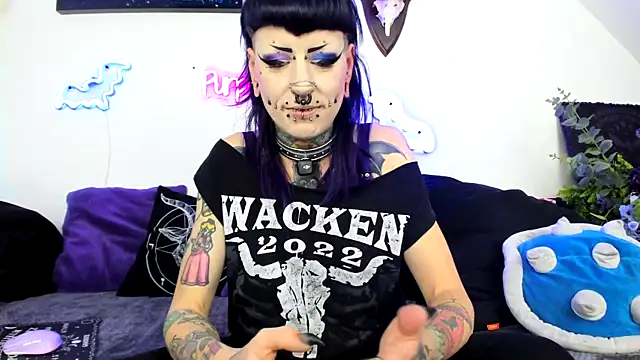 Snapshot of Purple_Coffin666 chatting on May 2, 12:54 pm Purple Coffin666 online show from May 2, 12:54 pm
