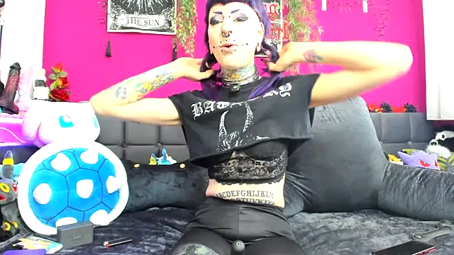 Snapshot of Purple_Coffin666 chatting on June 14, 11:55 am Purple Coffin666 online show from June 14, 11:55 am