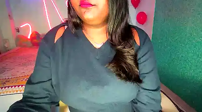 expression queen online show from February 25, 6:12 pm