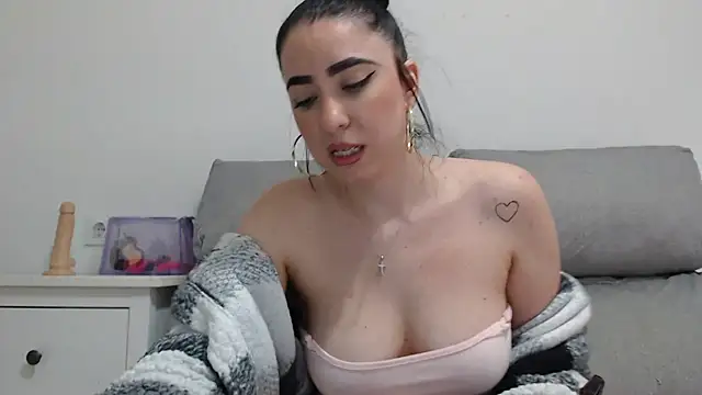 Snapshot of leilacam25 chatting on November 13, 3:05 pm leilacam25 online show from November 13, 3:05 pm