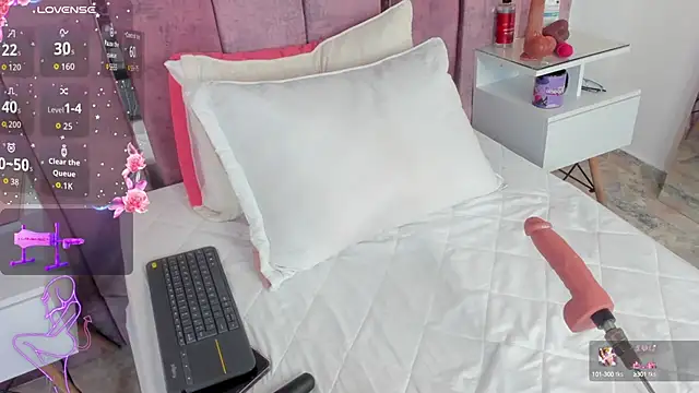 Snapshot of AshlieRoberts chatting on September 9, 1:42 pm AshlieRoberts online show from September 9, 1:42 pm