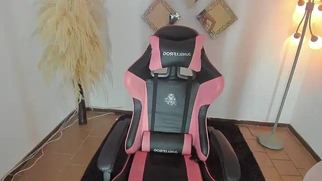 kattadoll online show from February 19, 7:55 pm