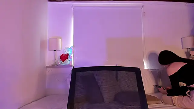 Snapshot of _ashleymiller chatting on March 8, 7:20 pm ashleymiller online show from March 8, 7:20 pm