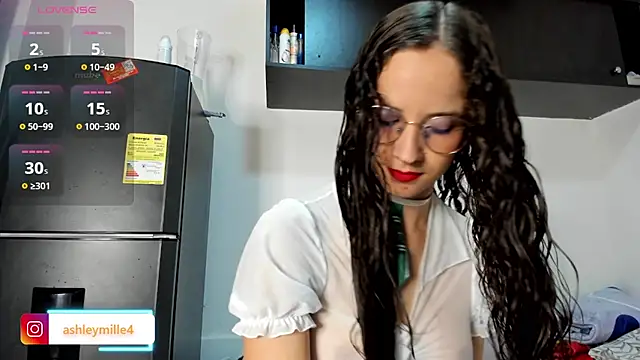  ashleymiller online show from November 9, 7:07 pm