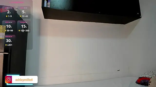 Snapshot of _ashleymiller chatting on October 7, 7:15 pm ashleymiller online show from October 7, 7:15 pm