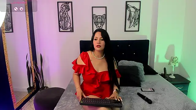 Snapshot of FelinaJohnson chatting on October 18, 3:47 pm FelinaJohnson online show from October 18, 3:47 pm