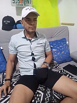 latinmartin73 online show from October 16, 12:08 am