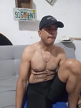 latinmartin73 online show from November 3, 7:50 pm