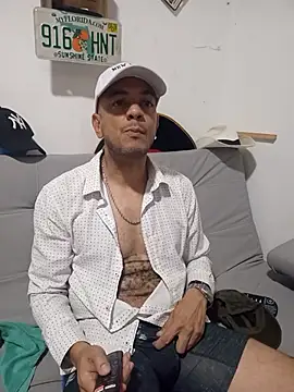 latinmartin73 online show from November 11, 12:38 am