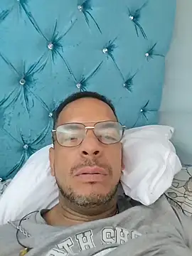 Snapshot of latinmartin73 chatting on June 21, 7:52 pm latinmartin73 online show from June 21, 7:52 pm