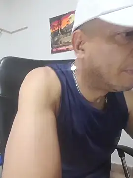 latinmartin73 online show from November 18, 8:01 pm