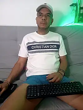 latinmartin73 online show from March 16, 2:11 pm