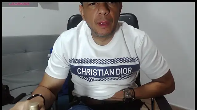 latinmartin73 online show from March 15, 5:03 am