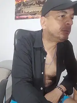 latinmartin73 online show from November 17, 7:18 pm