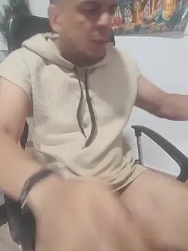 latinmartin73 online show from December 13, 8:04 pm