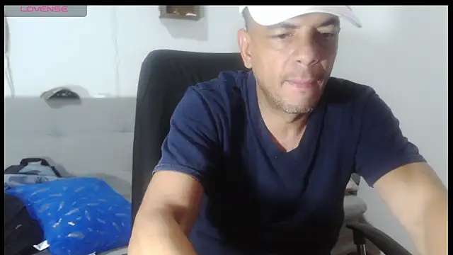 latinmartin73 online show from May 21, 1:03 am