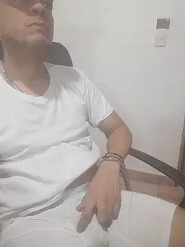 latinmartin73 online show from February 18, 12:52 am