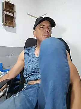latinmartin73 online show from April 24, 12:45 am