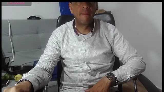 latinmartin73 online show from April 8, 1:07 am