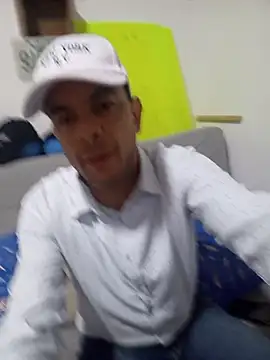 latinmartin73 online show from October 24, 12:09 am