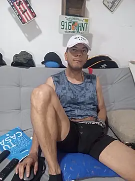 latinmartin73 online show from November 15, 8:57 pm