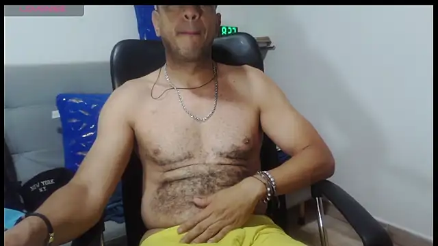 latinmartin73 online show from March 28, 1:23 pm