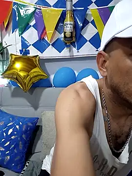 latinmartin73 online show from September 26, 1:01 am