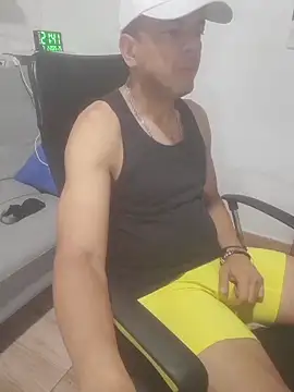 latinmartin73 online show from February 8, 2:42 am