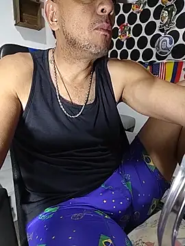 Snapshot of latinmartin73 chatting on June 20, 2:05 am latinmartin73 online show from June 20, 2:05 am