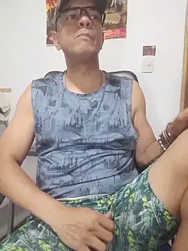 latinmartin73 online show from November 24, 2:11 am