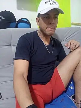 latinmartin73 online show from October 25, 5:35 pm