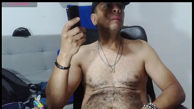 latinmartin73 online show from April 9, 2:24 am