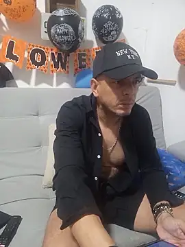 latinmartin73 online show from October 28, 11:47 pm