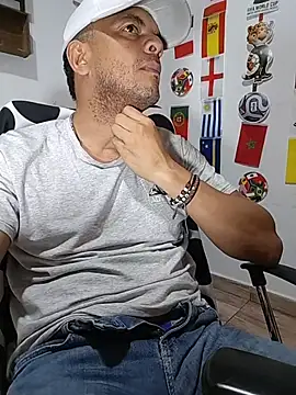 Snapshot of latinmartin73 chatting on June 29, 4:41 am latinmartin73 online show from June 29, 4:41 am
