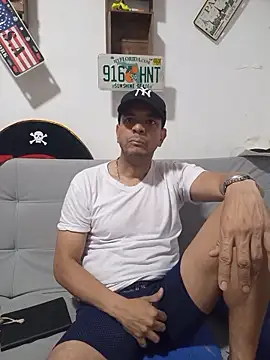 latinmartin73 online show from November 6, 10:47 pm