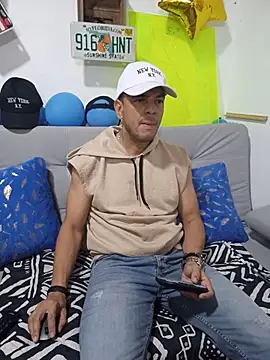 latinmartin73 online show from October 9, 11:49 pm