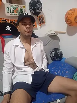 latinmartin73 online show from November 1, 1:38 pm