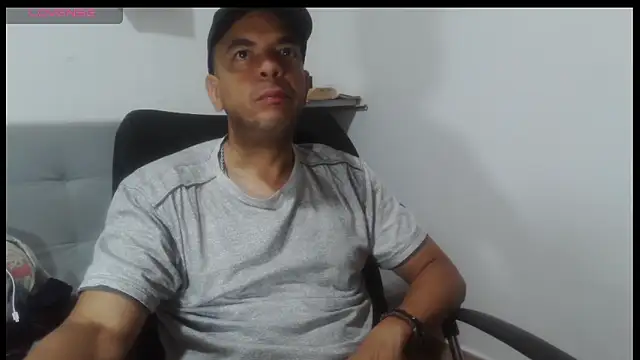 latinmartin73 online show from April 19, 5:19 am