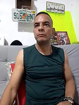 latinmartin73 online show from September 12, 1:17 am