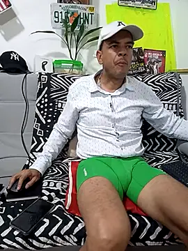 latinmartin73 online show from September 16, 1:28 am